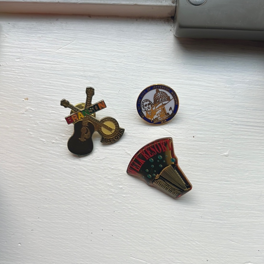 SET OF 3 MISSOURI COLLECTOR PINS-BRANSON,BRANSON’S WELK RESORT, JEFFERSON CITY